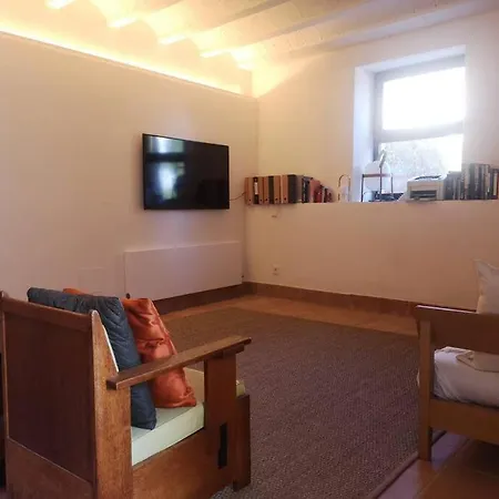 Romantic In Grand Setting Apartment Alella