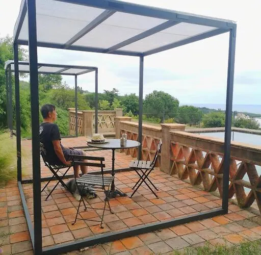 Romantic In Grand Setting *